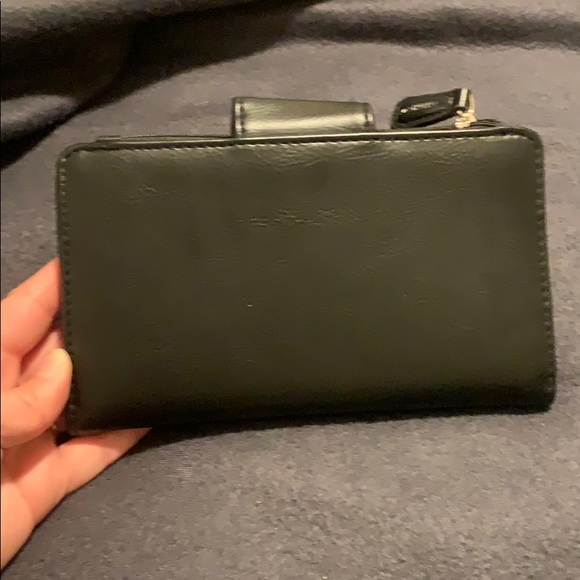 Kenneth Cole Reaction Wallet - Picture 2 of 4